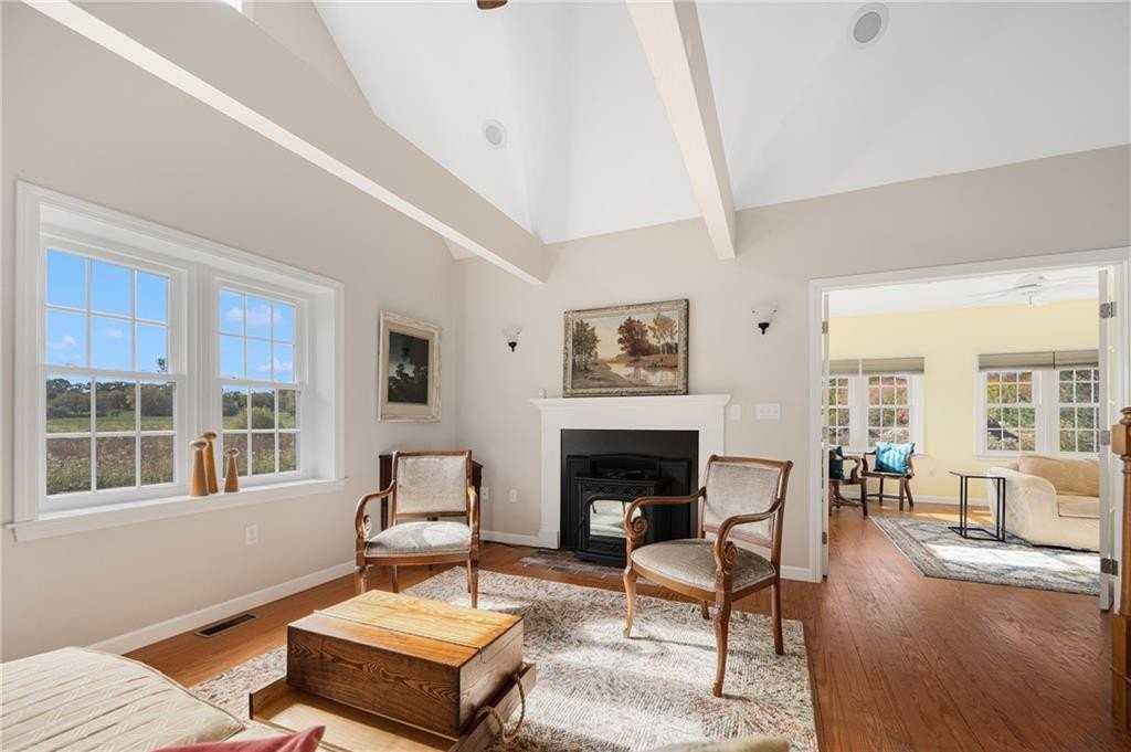 318 Sutton St - Photo 6 of 24