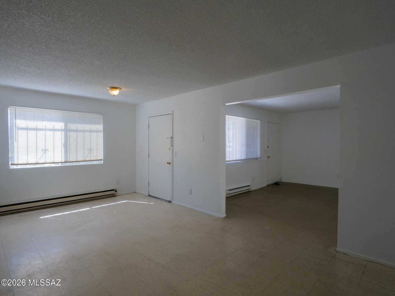 2460 N Balboa Ave - Photo 4 of 17