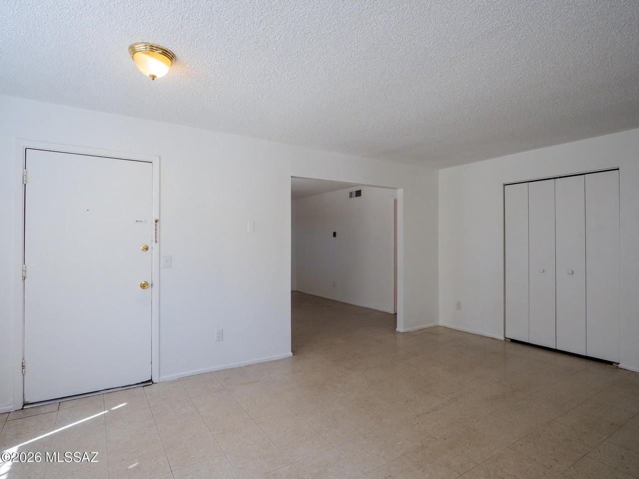 2460 N Balboa Ave - Photo 5 of 17