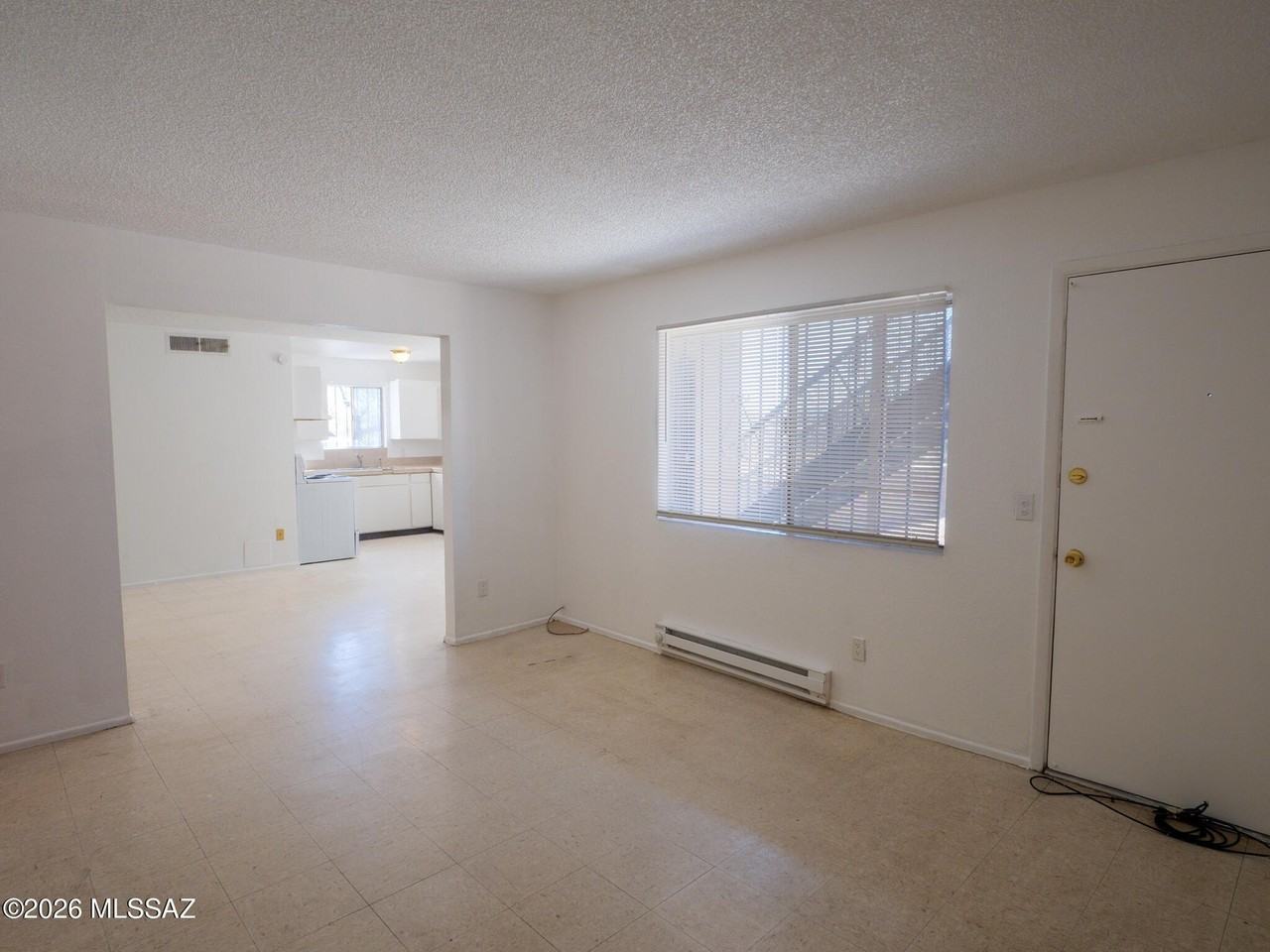2460 N Balboa Ave - Photo 7 of 17