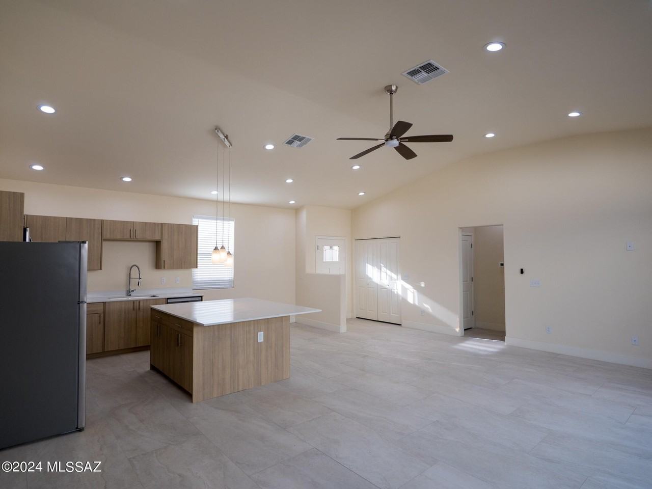 1620 E Hedrick Dr #1 - Photo 4 of 27