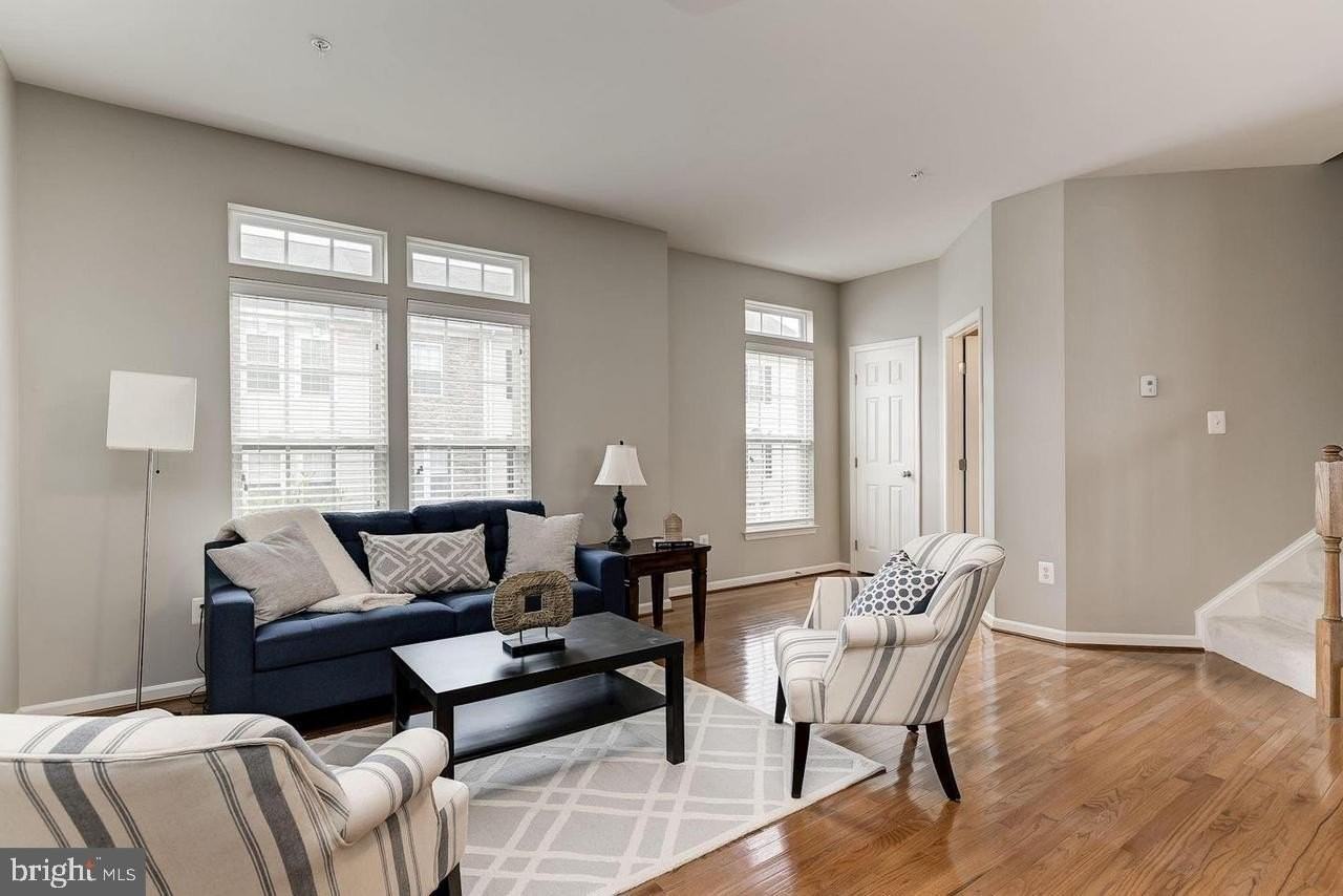 1739 Theale Way - Photo 2 of 20