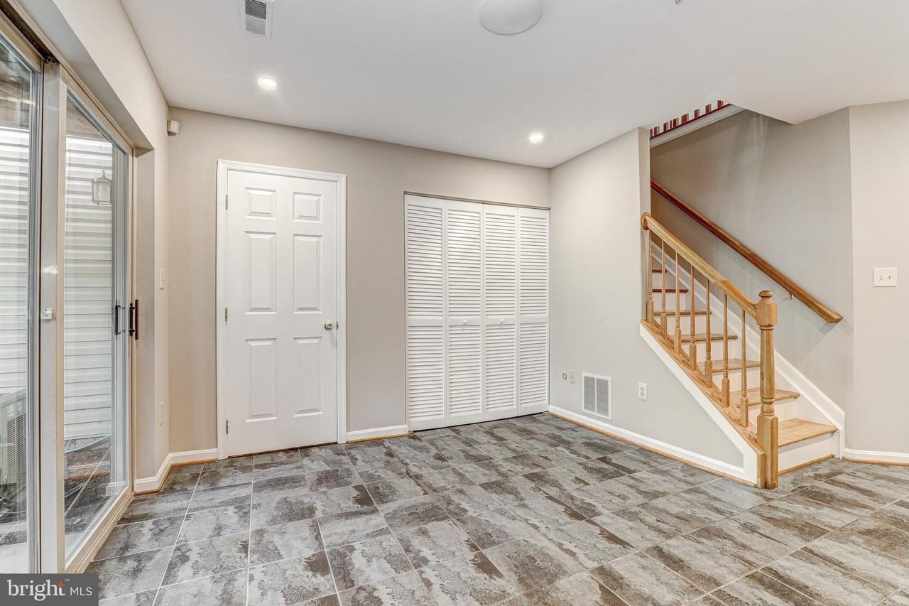 3 Rebecca Ln - Photo 4 of 26