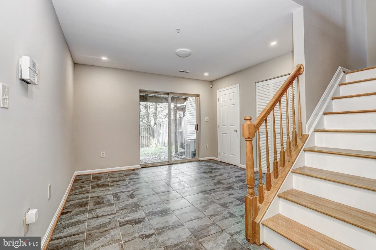 3 Rebecca Ln - Photo 6 of 26