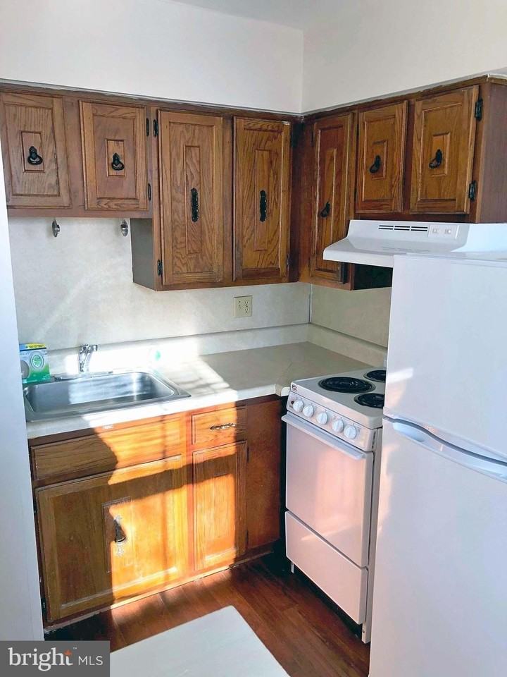 923 Washington St #304 - Photo 2 of 6
