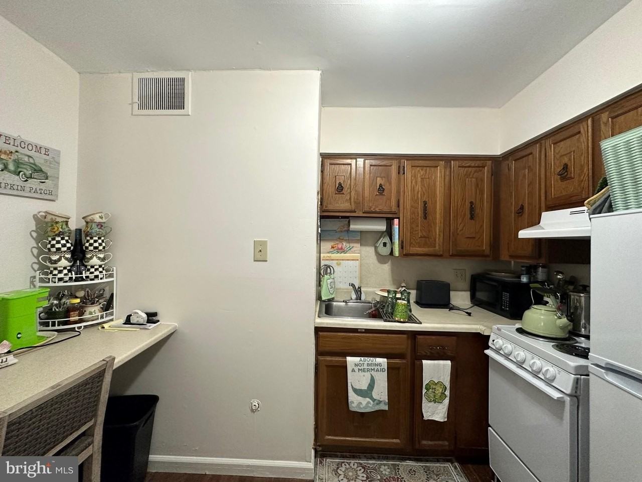 923 Washington St #304 - Photo 3 of 6