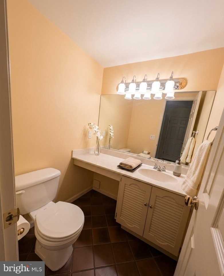 7 Marvin Ct - Photo 3 of 21