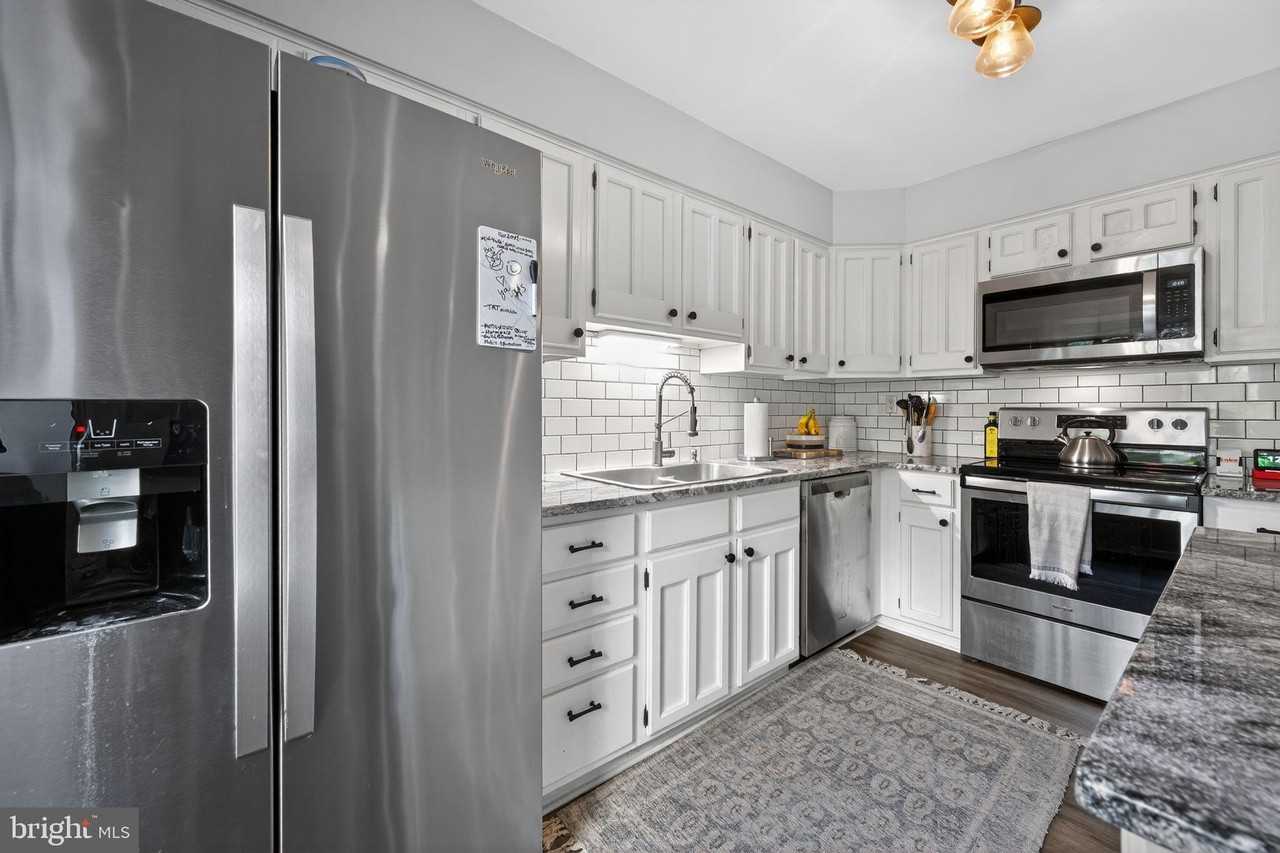 8 Independence Pl - Photo 6 of 18