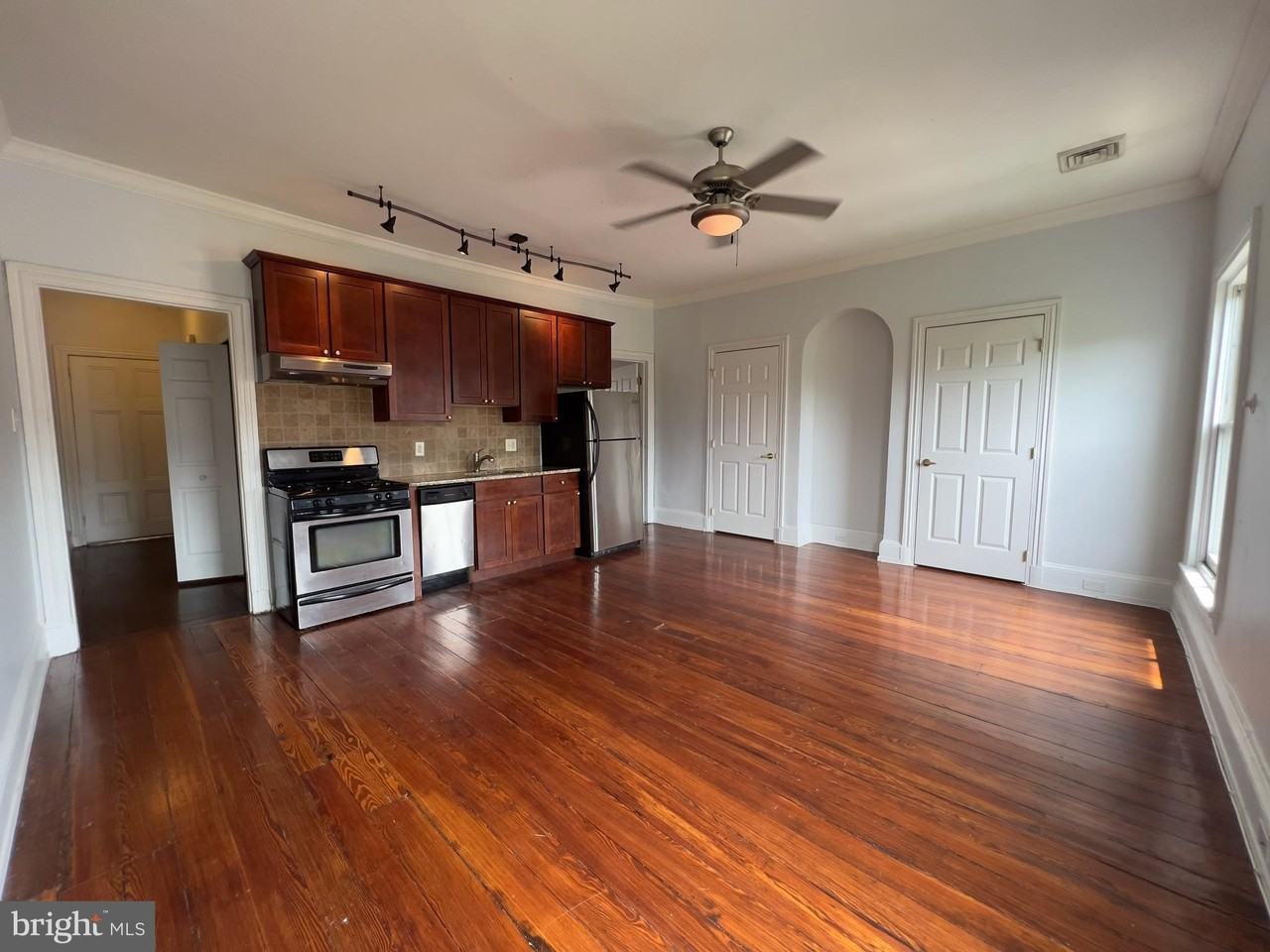 1629 Green St #5 - Photo 4 of 26