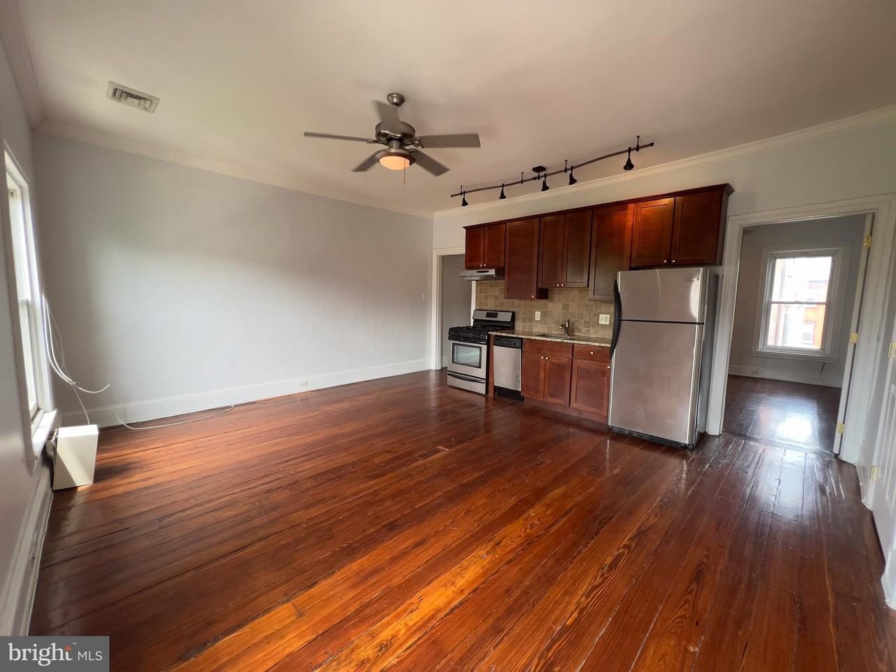 1629 Green St #5 - Photo 5 of 26