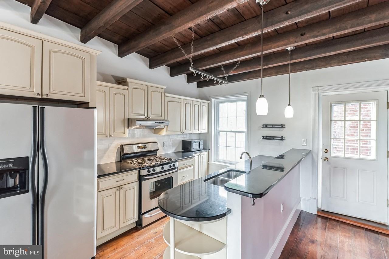 1911 Green St #6 - Photo 3 of 18
