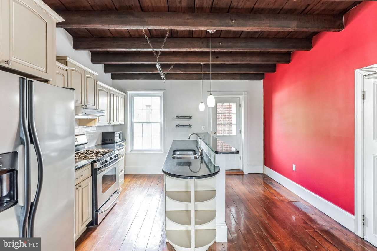1911 Green St #6 - Photo 4 of 18