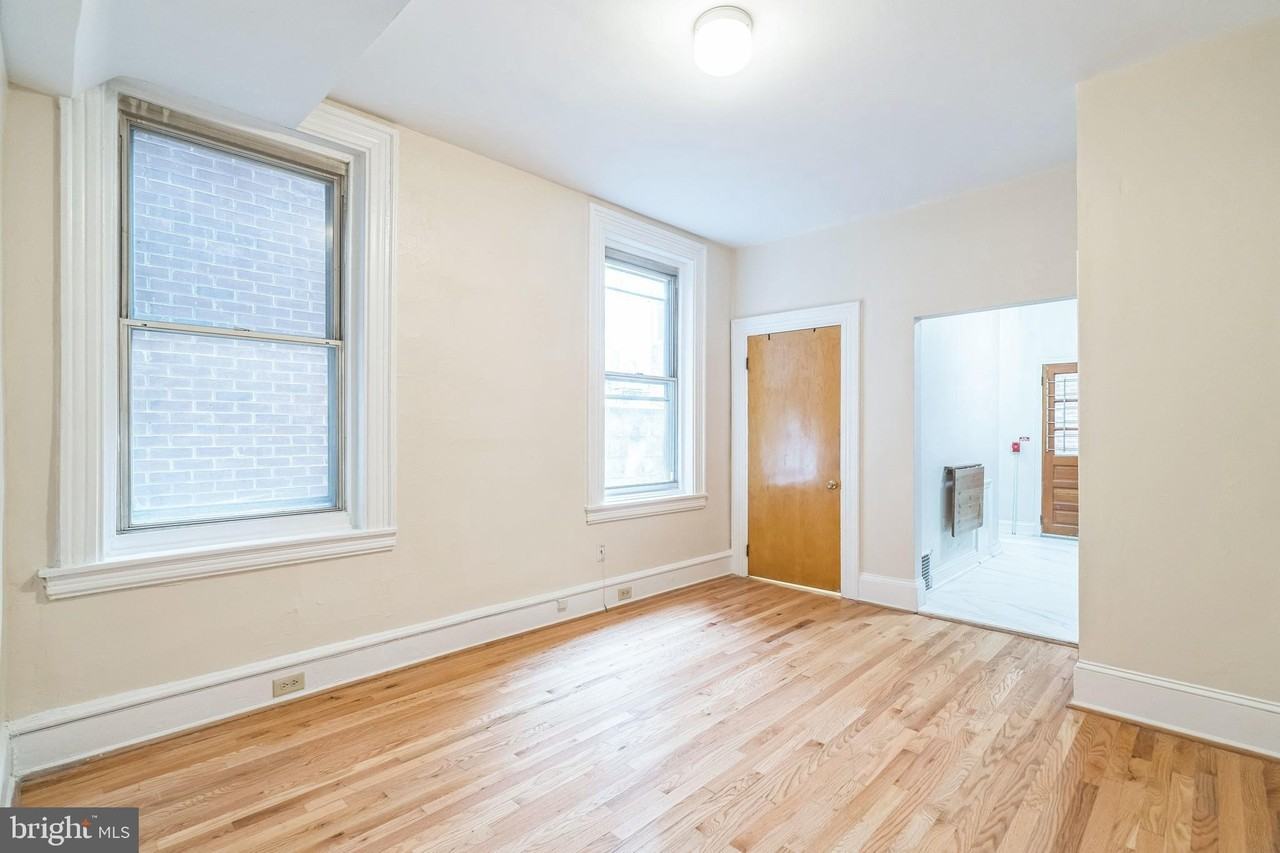 257 S 21st St #1 - Photo 3 of 16