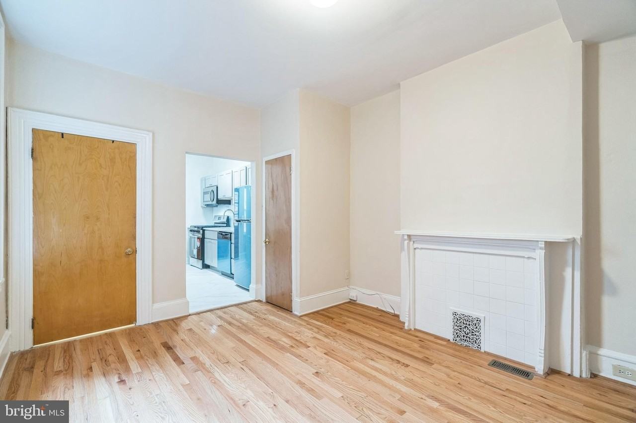 257 S 21st St #1 - Photo 4 of 16