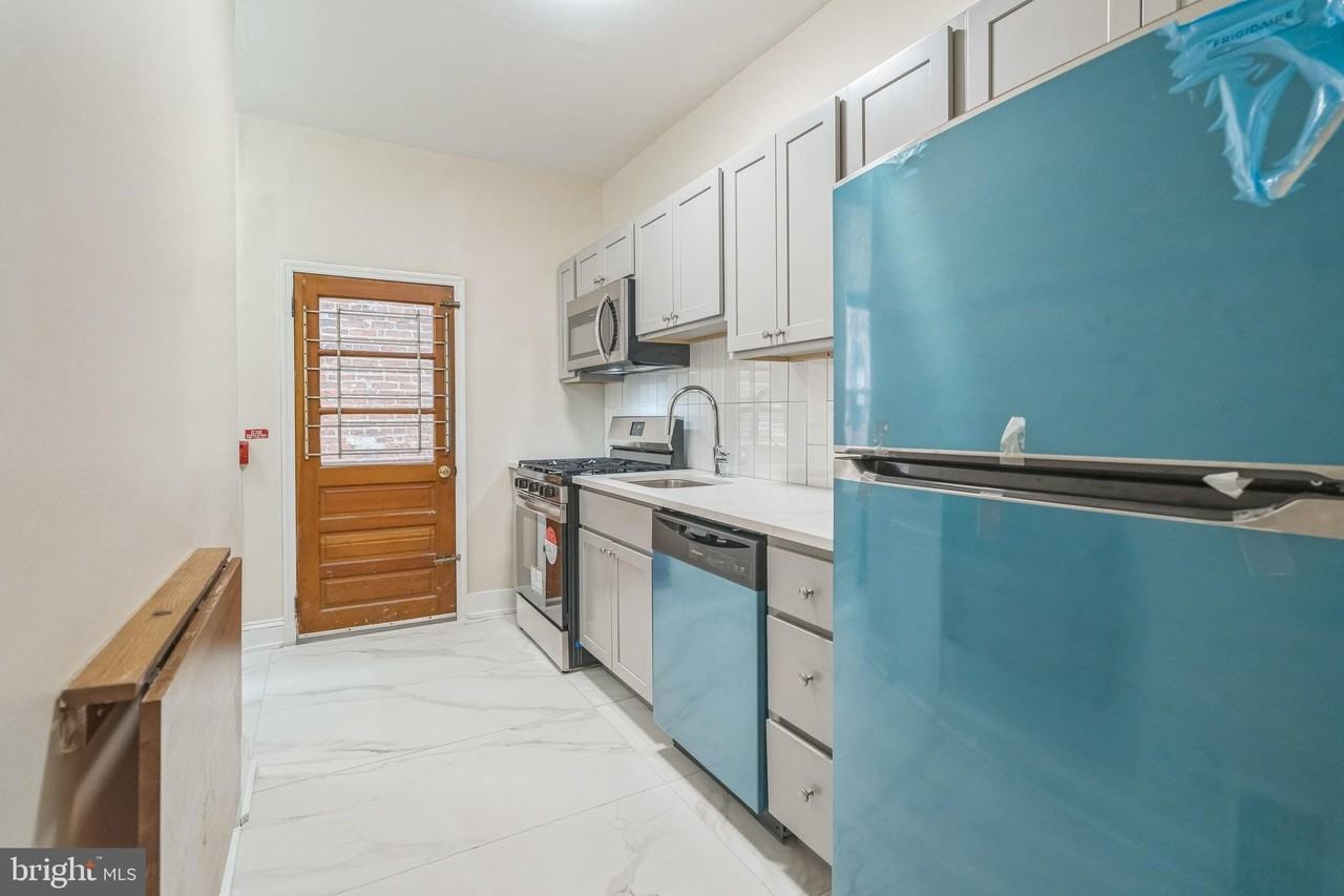 257 S 21st St #1 - Photo 6 of 16
