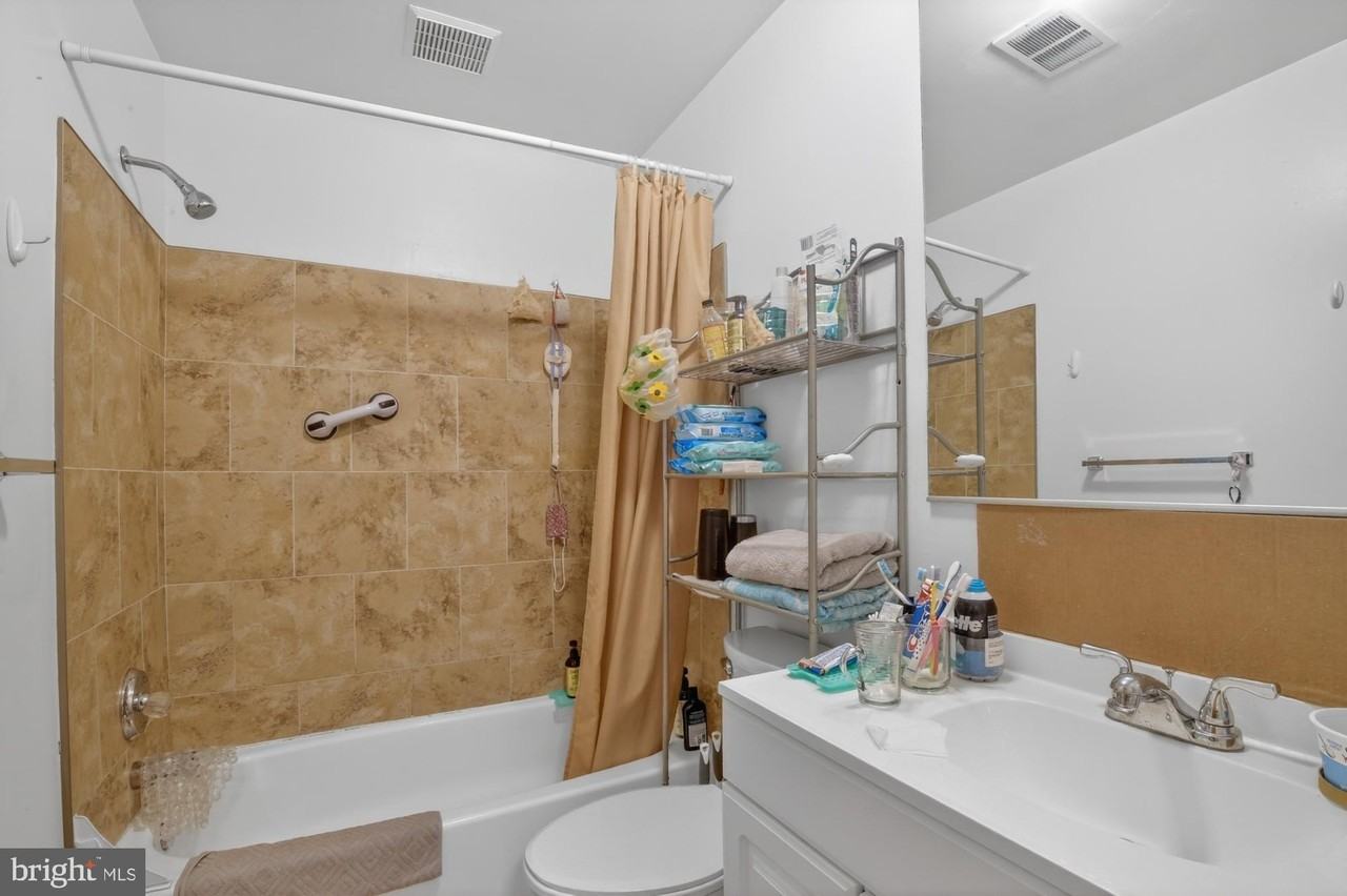 1928 South St #3R - Photo 6 of 9