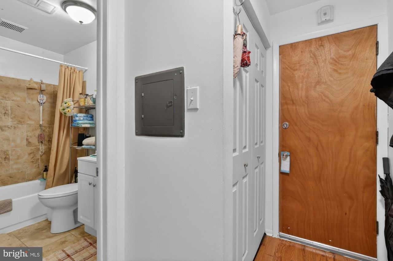 1928 South St #3R - Photo 7 of 9