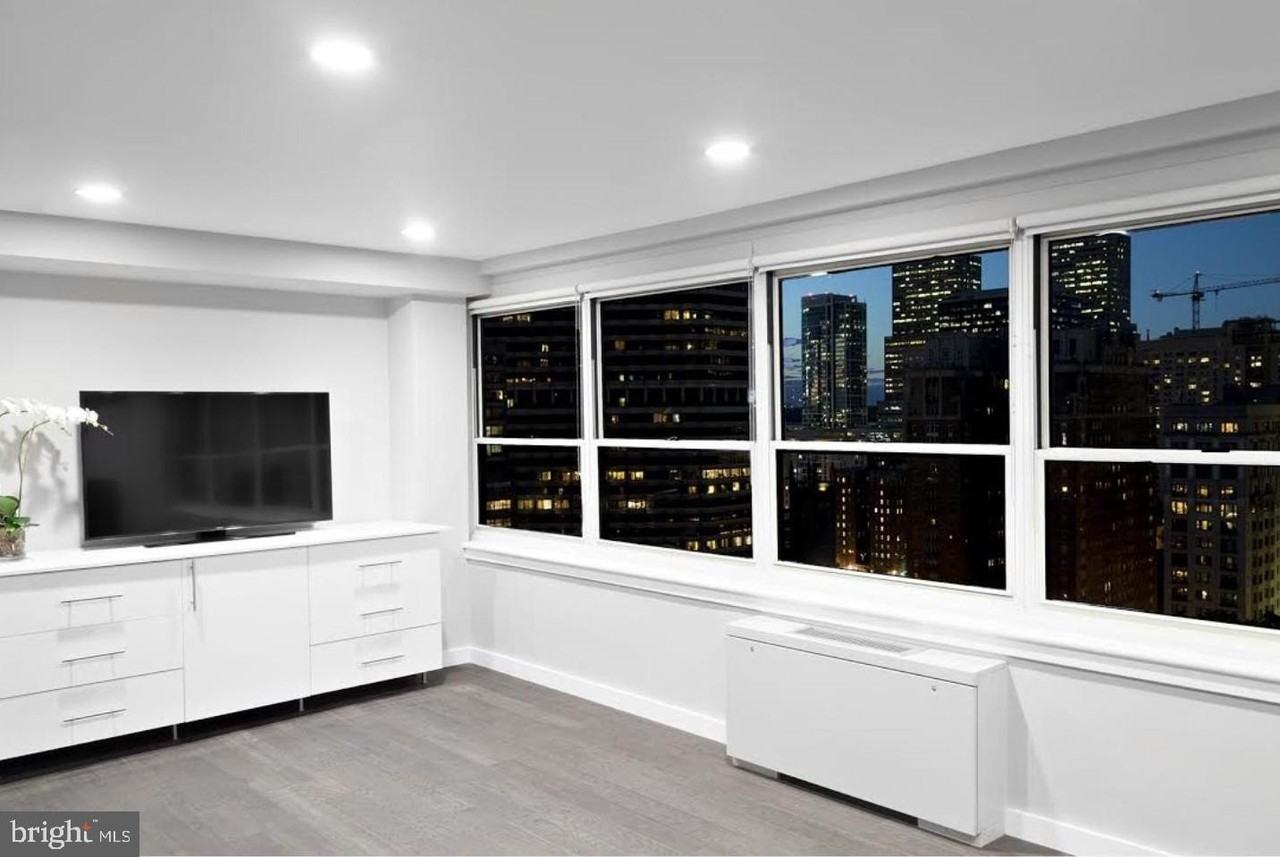 1810 Rittenhouse Sq #2102 - Photo 3 of 16