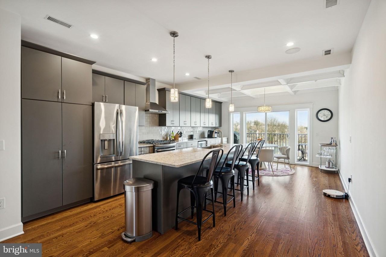 325 Wright St - Photo 2 of 20