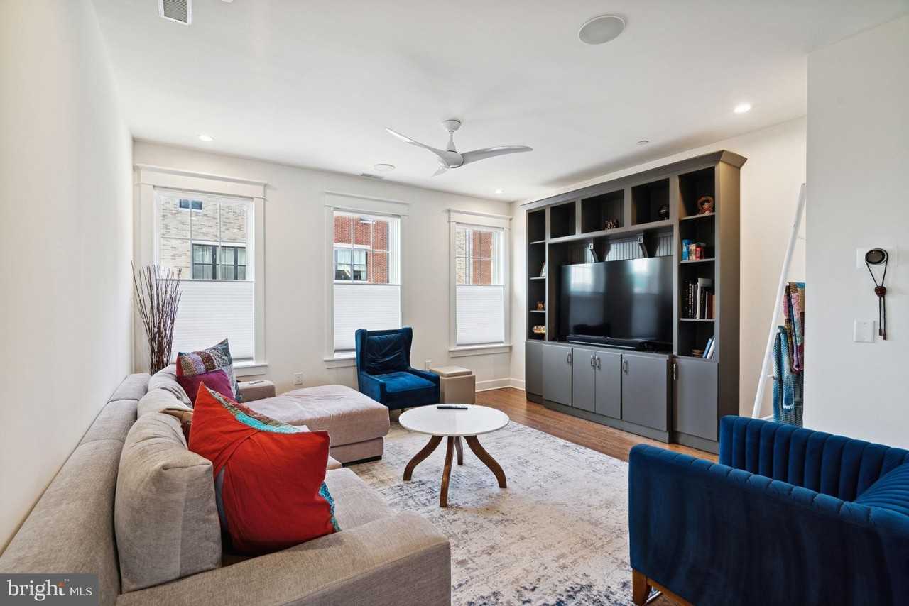 325 Wright St - Photo 4 of 20