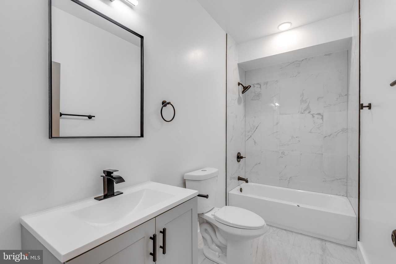 2502 N 10th St #2 - Photo 4 of 9