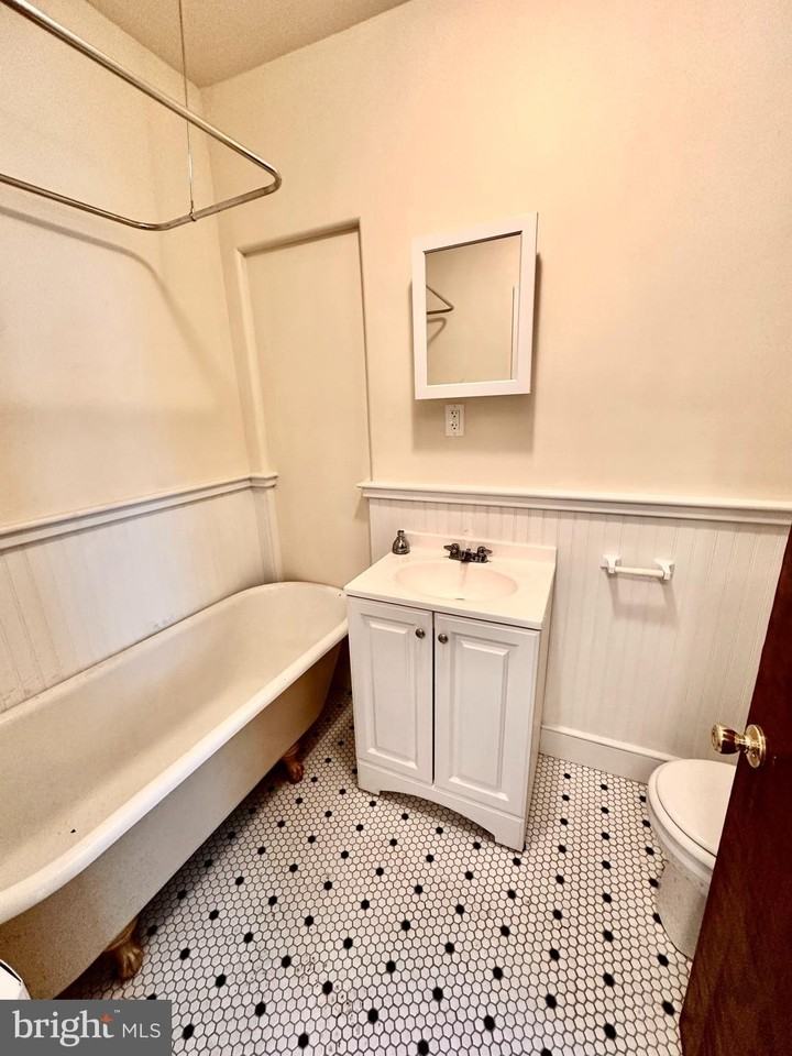 30 W Penn St #2R - Photo 6 of 9