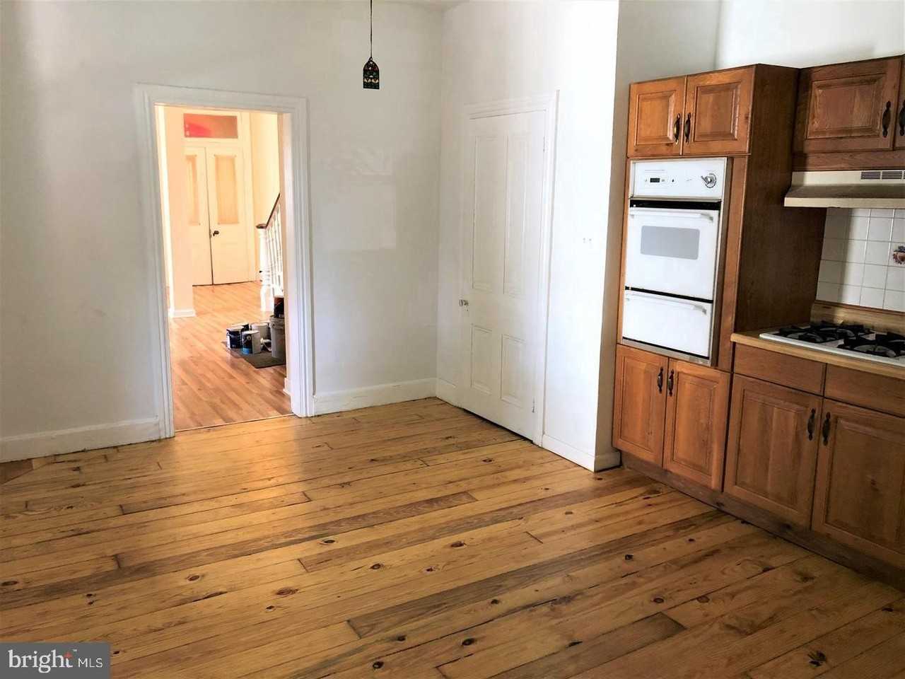 247 Green Ln - Photo 5 of 19