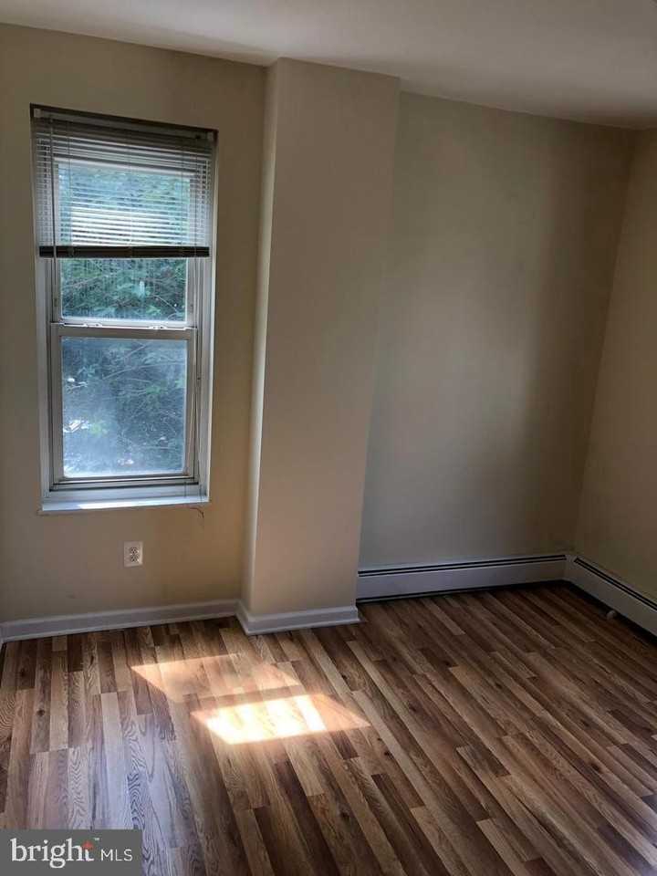247 Green Ln - Photo 7 of 19