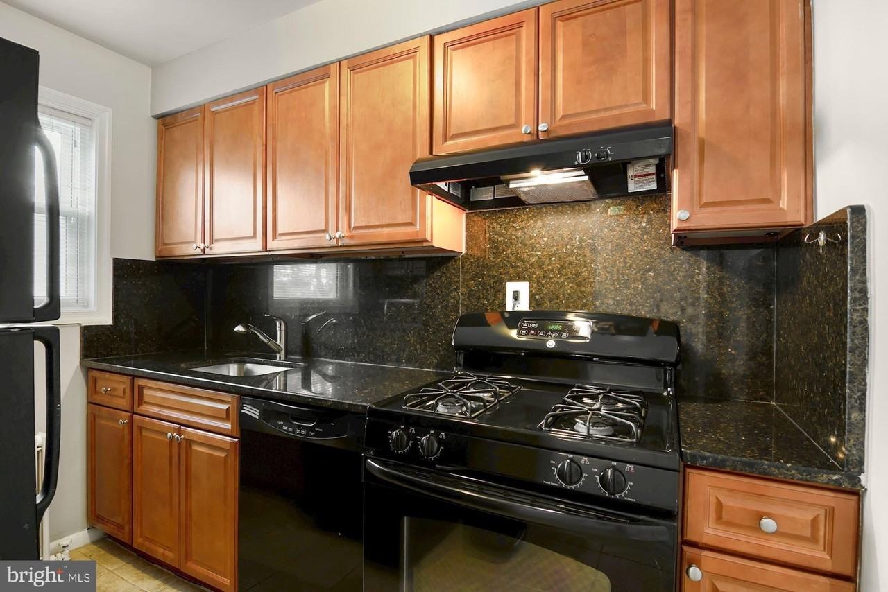 1410 N Quinn St #7 - Photo 6 of 15