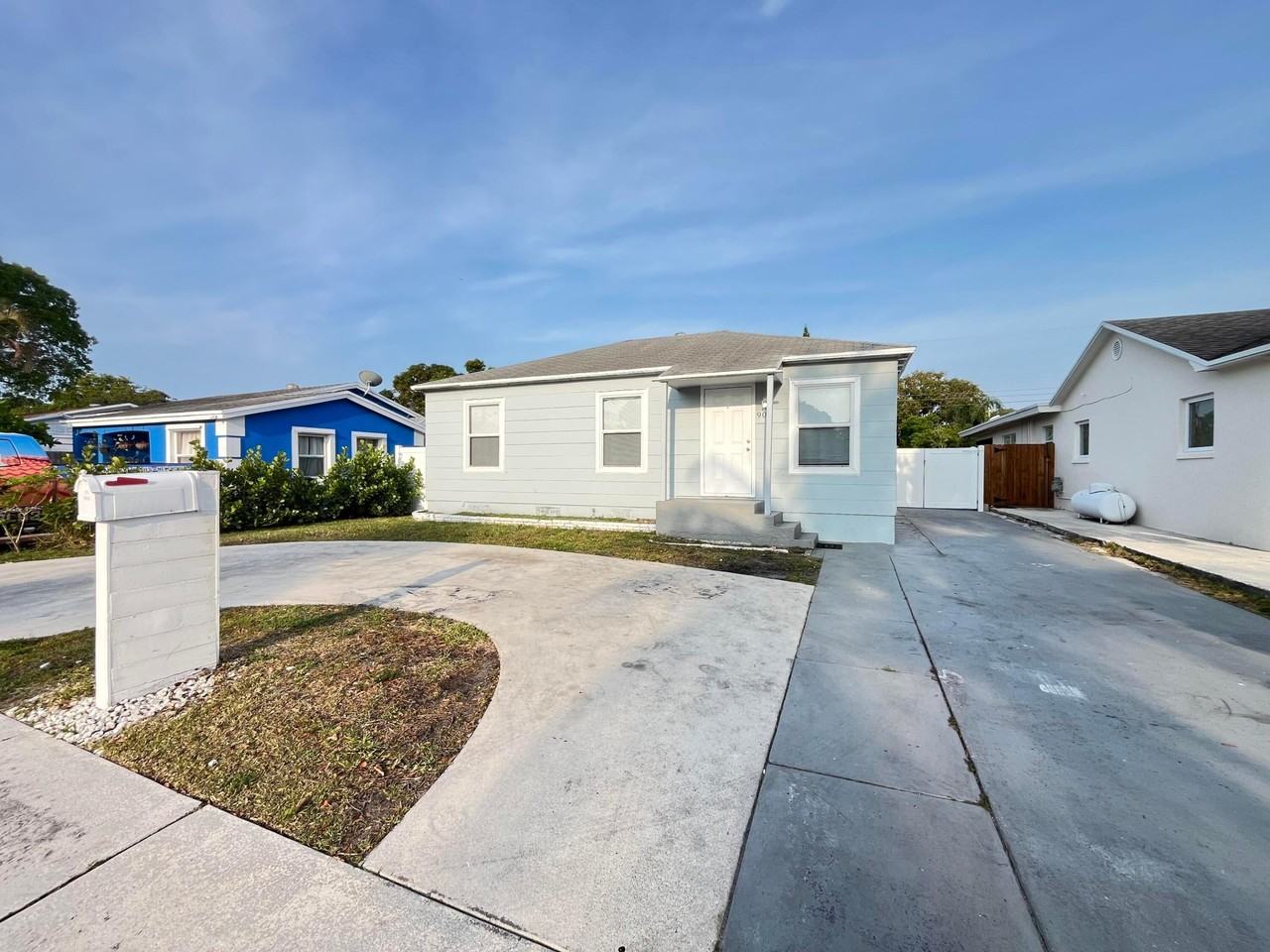 909 N C St - Photo 3 of 23