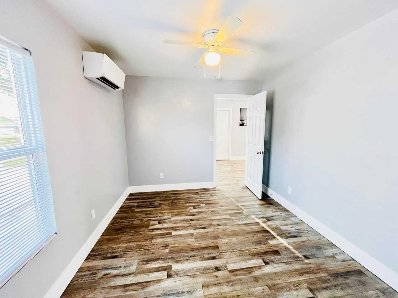 909 N C St - Photo 6 of 23