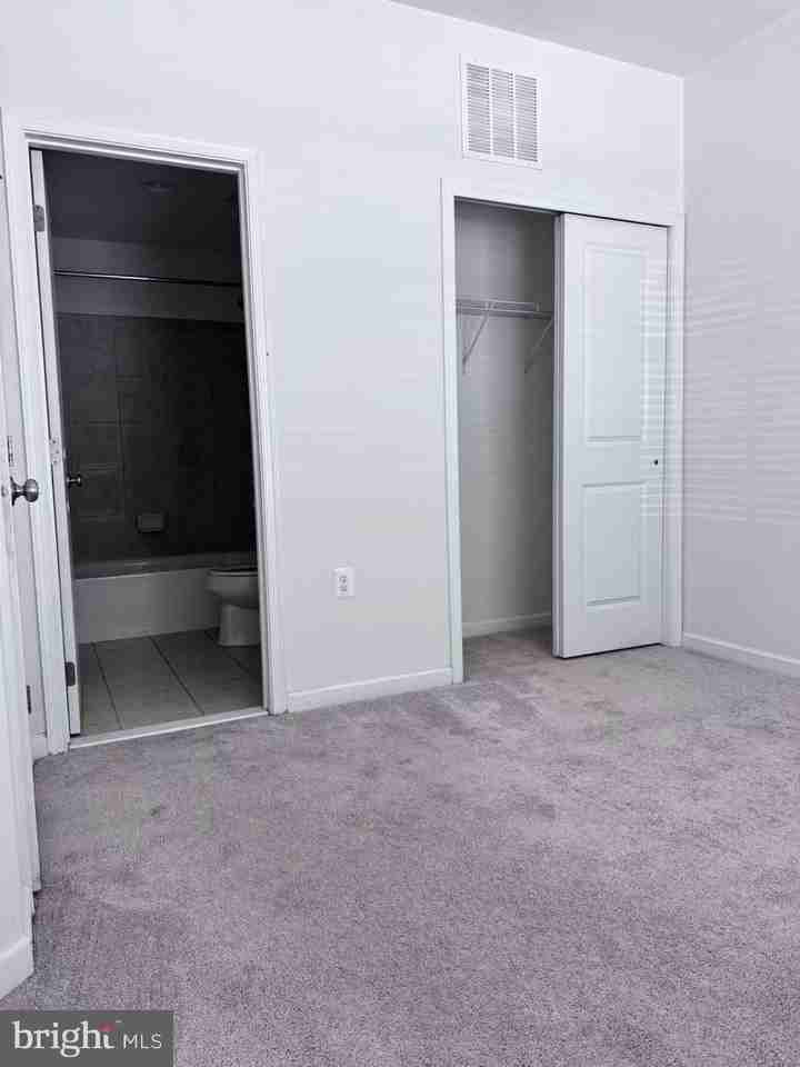 22489 Cambridgeport Sq - Photo 4 of 20