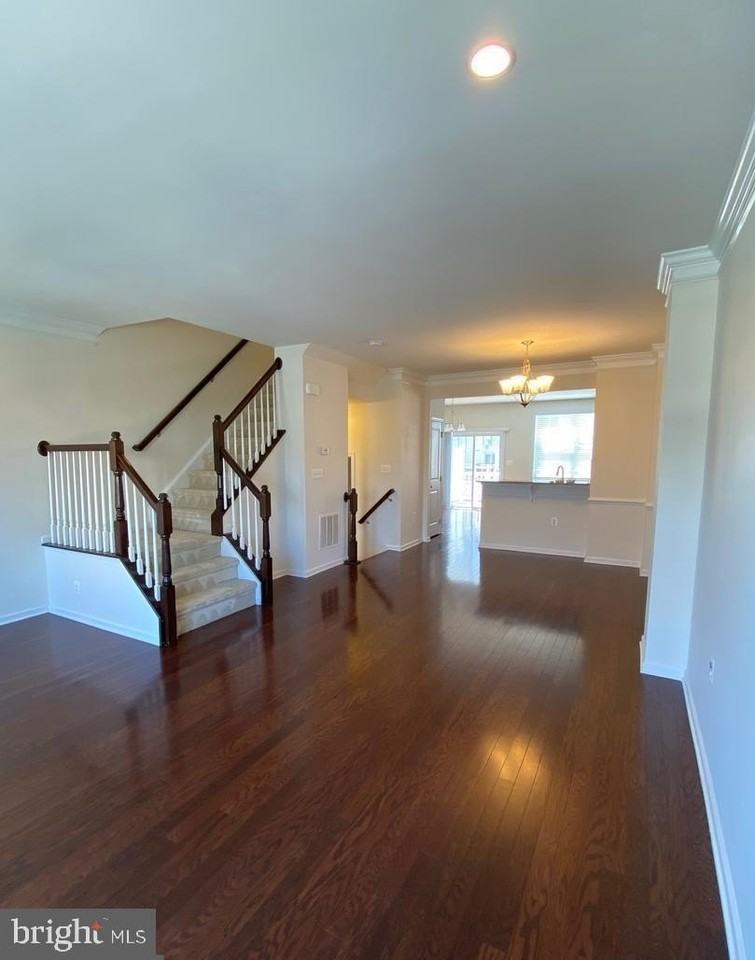 22489 Cambridgeport Sq - Photo 6 of 20