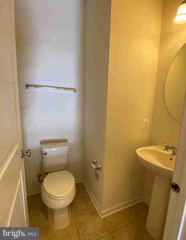 22489 Cambridgeport Sq - Photo 7 of 20
