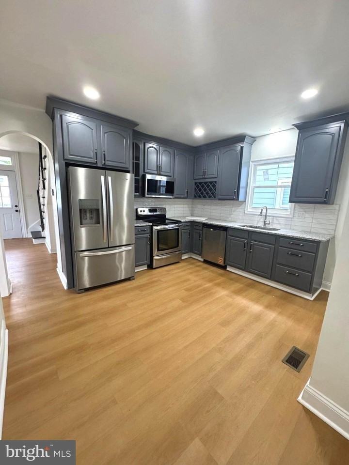 622 Pollock St - Photo 2 of 13