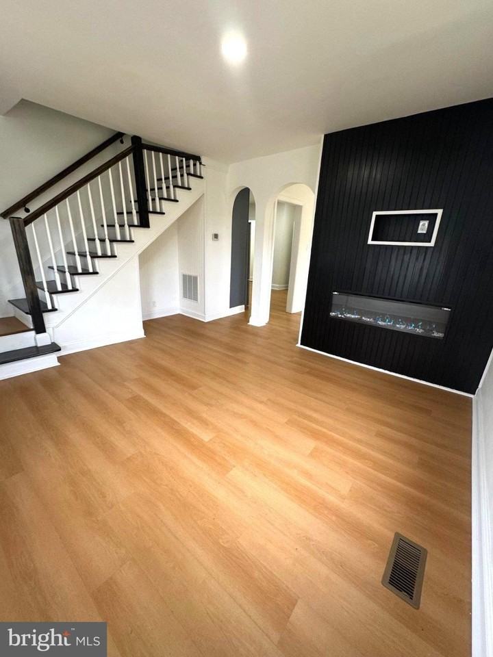 622 Pollock St - Photo 3 of 13