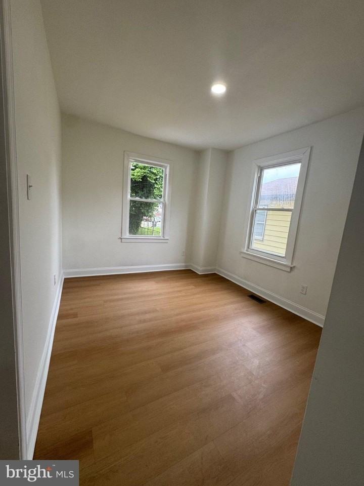 622 Pollock St - Photo 4 of 13