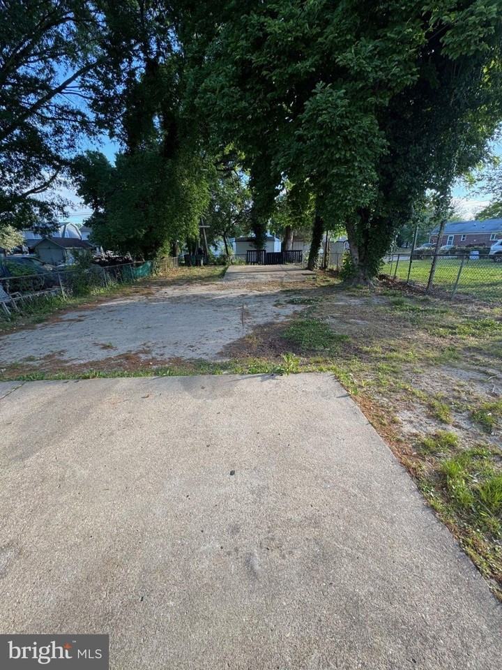 622 Pollock St - Photo 6 of 13