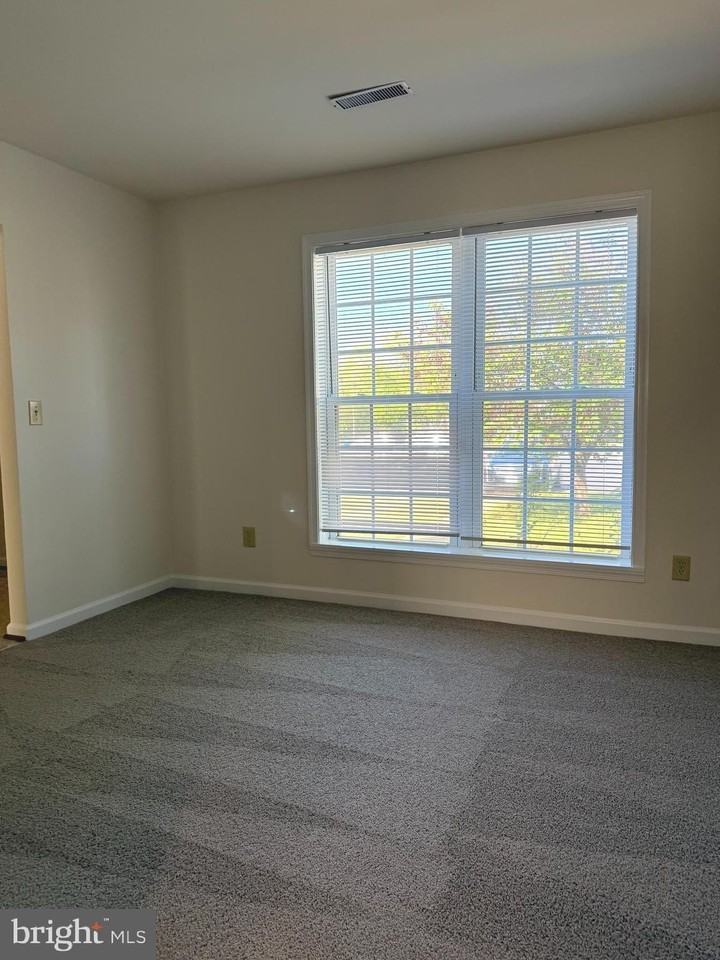 15 Coventry Ct - Photo 4 of 15