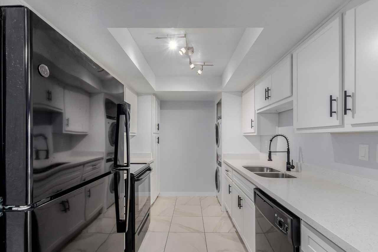 10444 N 69th St Apt 206
