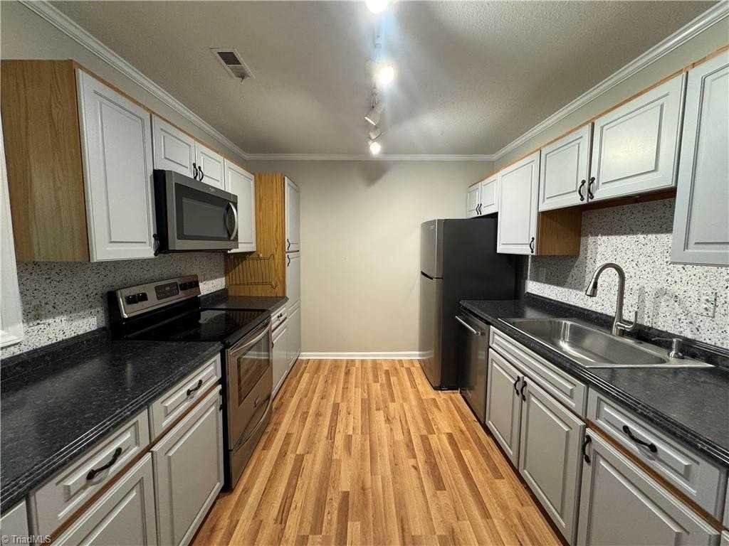 630 Balfour Rd - Photo 7 of 20