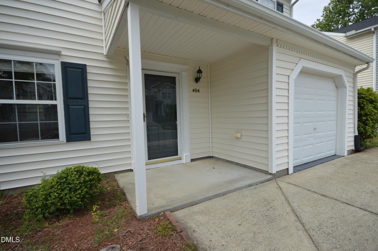 404 Hanson Rd - Photo 3 of 34