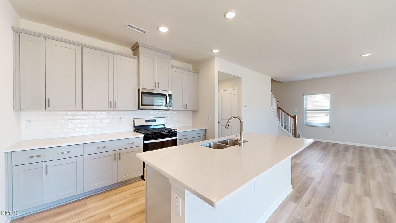 920 Crow Branch Dr - Photo 3 of 32