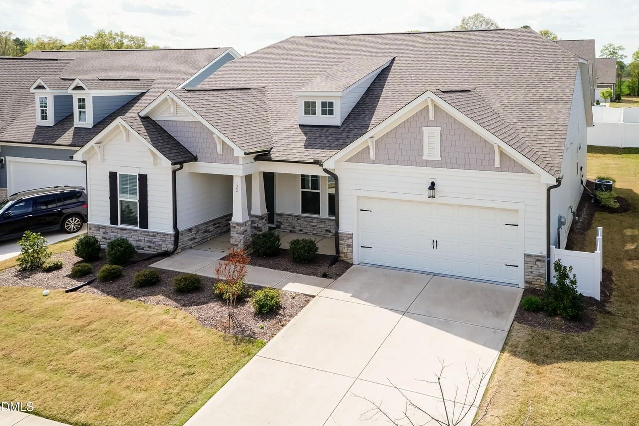 124 Clapper Ln - Photo 5 of 50