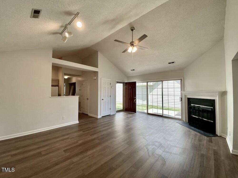 409 Devlin Pl - Photo 4 of 28