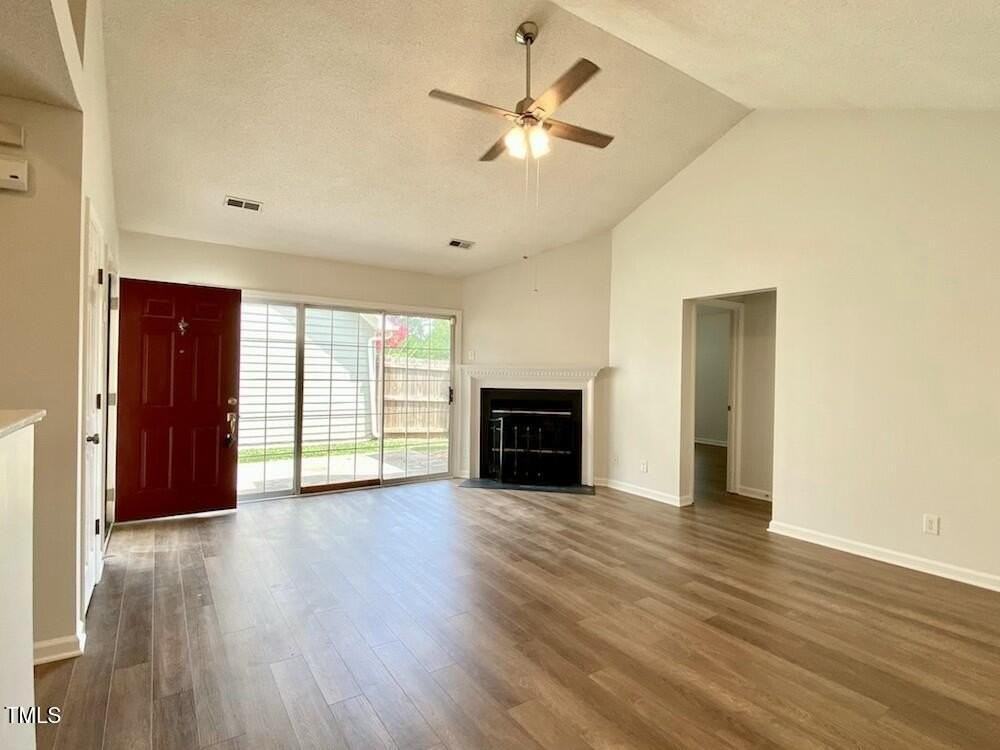 409 Devlin Pl - Photo 5 of 28