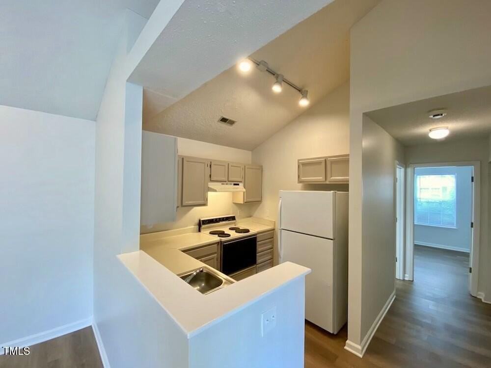 409 Devlin Pl - Photo 7 of 28