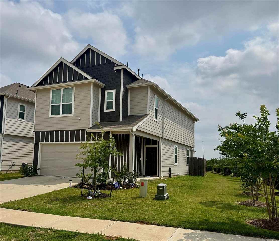 3902 Deledda Dr - Photo 2 of 8