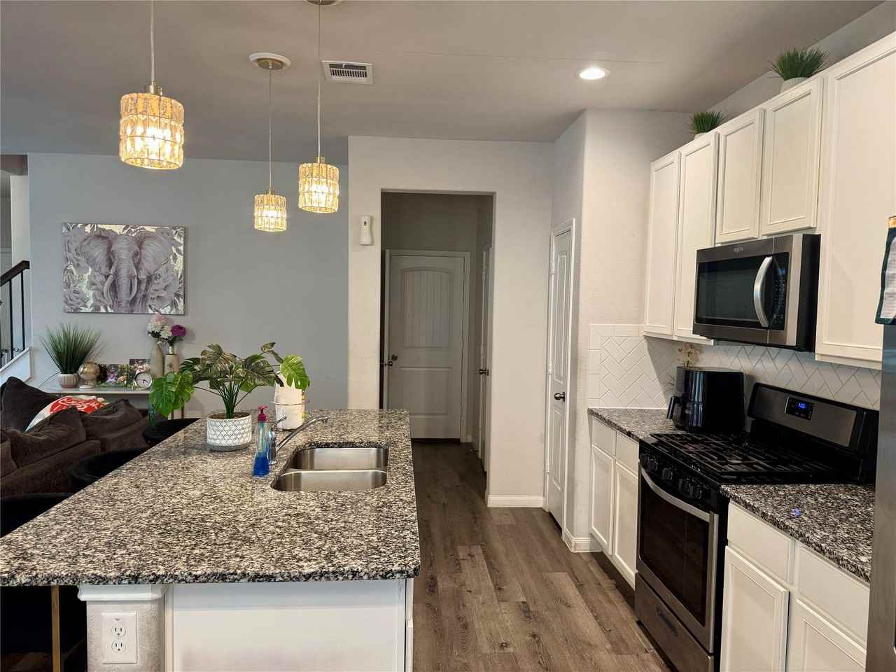 3902 Deledda Dr - Photo 3 of 8