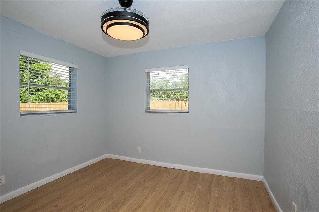 1135 Nw 6th Ave - Photo 4 of 9